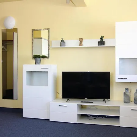 Near The Waterfront * Laboe