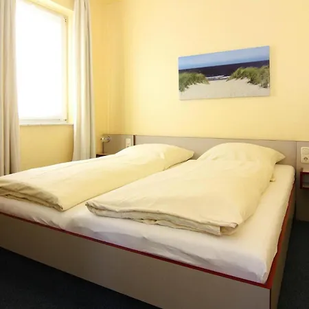 Near The Waterfront * Laboe