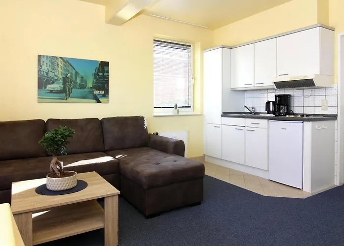 Near The Waterfront 拉博埃